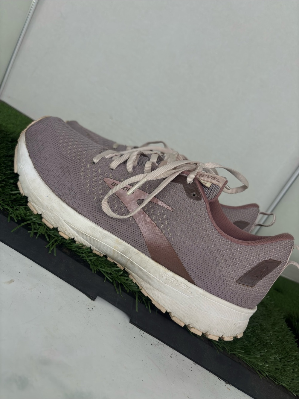 Brooks Revel 4 Womens Running Shoes Size 10 Mauve Rose Gold 1203371B286
